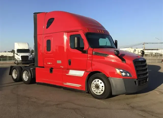 
								Used 2022 Freightliner Cascadia Sleeper in Fresno California full									