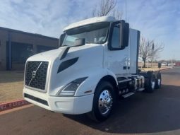 Used 2020 Volvo VNR 300 Day Cab in Oklahoma City oklahoma