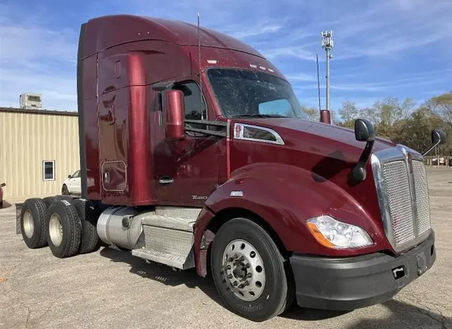 
								Used 2021 Kenworth T680 Sleeper in Troy Illinois full									