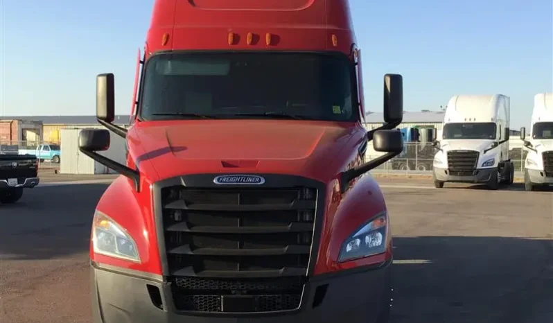 
								Used 2022 Freightliner Cascadia Sleeper in Fresno California full									