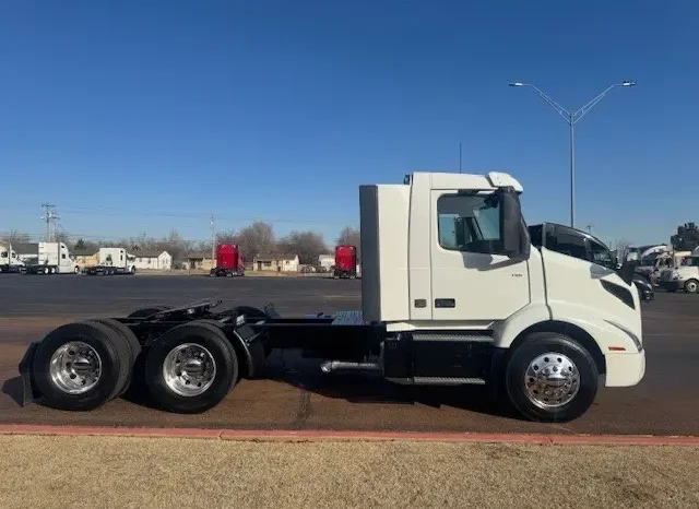 
								Used 2020 Volvo VNR 300 Day Cab in Oklahoma City oklahoma full									