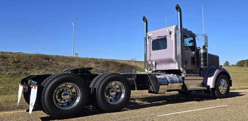 
								New 2025 Kenworth W900L Day Cab in Texarkana Texas full									