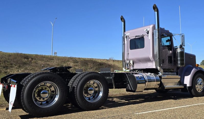 
								New 2025 Kenworth W900L Day Cab in Texarkana Texas full									