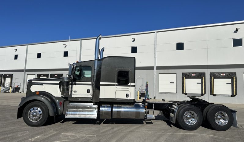 
								New 2025 Kenworth W900L Sleeper in Kansas City Missouri full									