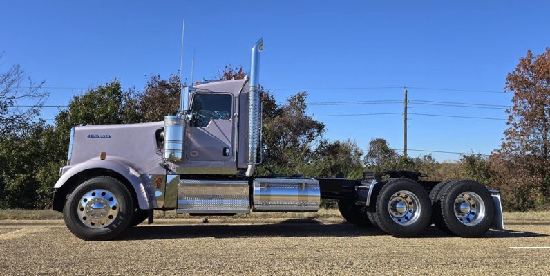 
								New 2025 Kenworth W900L Day Cab in Texarkana Texas full									