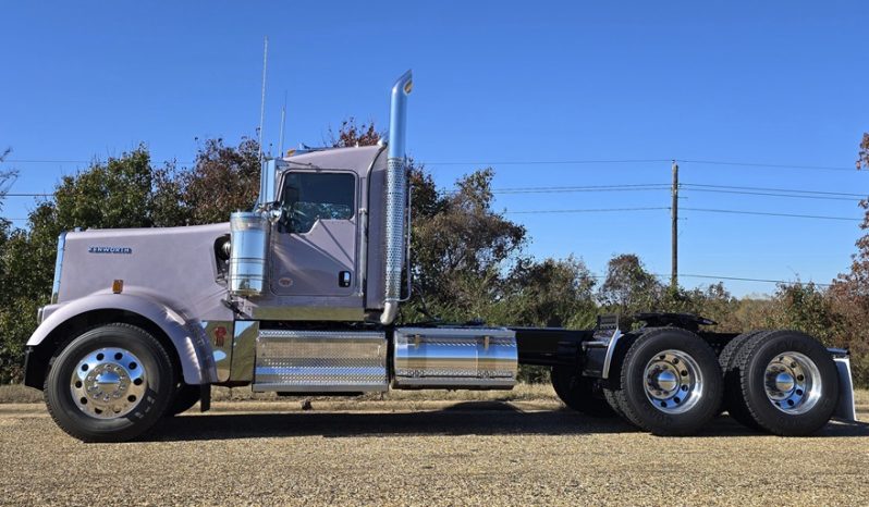 
								New 2025 Kenworth W900L Day Cab in Texarkana Texas full									