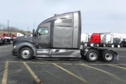 Used 2020 Kenworth T680 Sleeper in Grand Rapids Míchigan