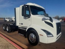 Used 2020 Volvo VNR 300 Day Cab in Oklahoma City oklahoma