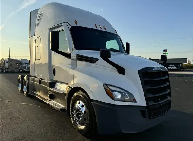 
								Used 2021 Freightliner Cascadia Sleeper in Bolingbrook Illinois full									