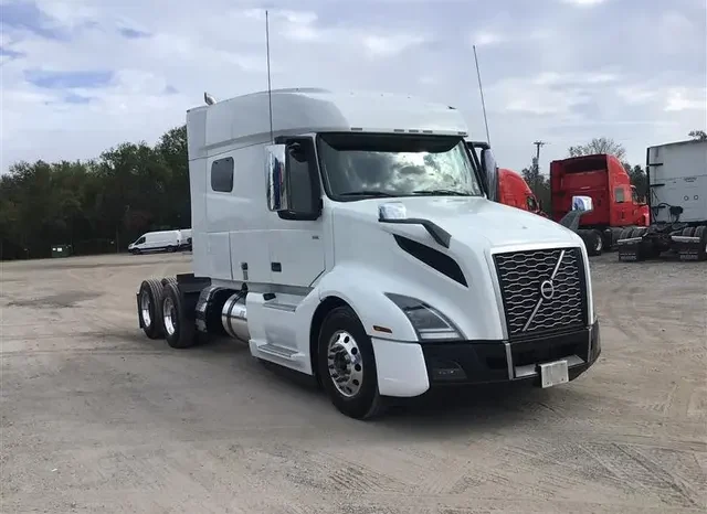 
								Used 2021 Volvo VNL 740 Sleeper in Tampa Florida full									