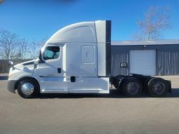 Used 2022 Freightliner Cascadia Sleeper in Kansas City Missouri