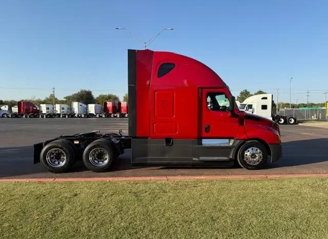 
								Used 2021 Freightliner Cascadia Sleeper in Oklahoma City oklahoma full									