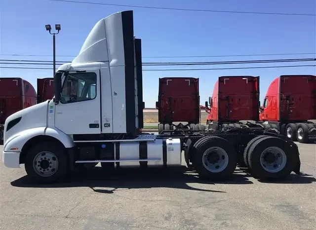 
								Used 2020 Volvo VNR 300 Day Cab in French Camp California full									