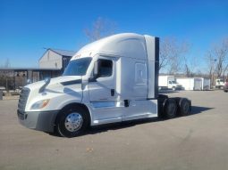 Used 2022 Freightliner Cascadia Sleeper in Kansas City Missouri