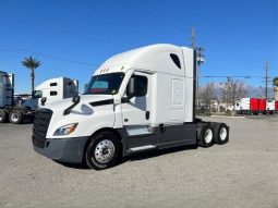 Used 2021 Freightliner Cascadia Sleeper in Fontana California