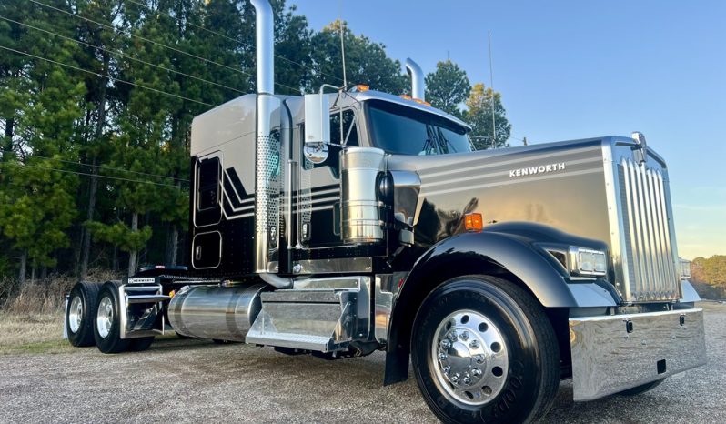 
								New 2025 Kenworth W900L Sleeper in Longview Texas full									