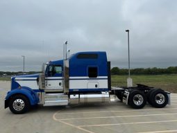 New 2025 Kenworth W900L Sleeper in Alvarado Texas