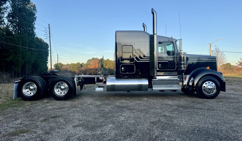 
								New 2025 Kenworth W900L Sleeper in Longview Texas full									