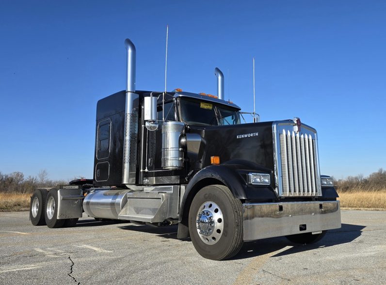 
								New 2025 Kenworth W900L Sleeper in Springdale Arkansas full									