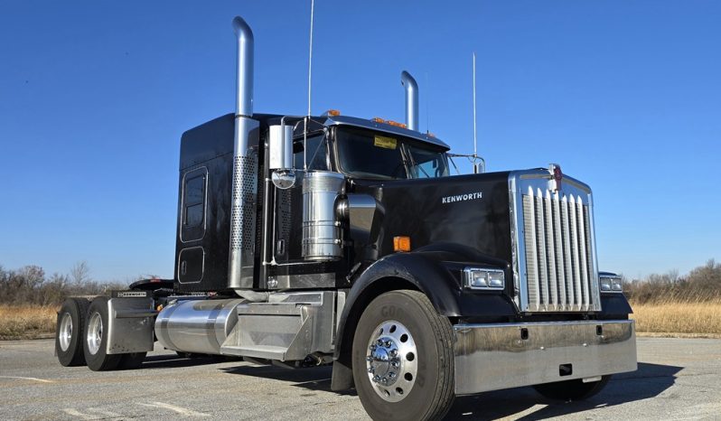 
								New 2025 Kenworth W900L Sleeper in Springdale Arkansas full									