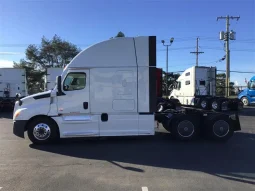 Used 2022 Freightliner Cascadia Sleeper in Cincinnati Ohio