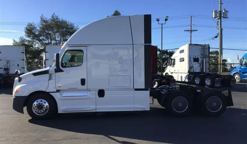 
								Used 2022 Freightliner Cascadia Sleeper in Cincinnati Ohio full									