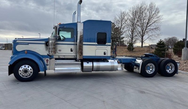 
								New 2025 Kenworth W900L Sleeper in Englewood Colorado full									