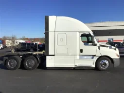 Used 2022 Freightliner Cascadia Sleeper in Cincinnati Ohio