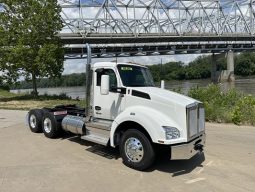 New 2025 Kenworth T880 Day Cab in Kansas City Missouri