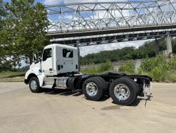 New 2025 Kenworth T880 Day Cab in Kansas City Missouri