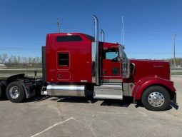 New 2025 Kenworth W900L Sleeper in Rock Island Illinois