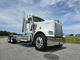 New 2025 Kenworth W900L Day Cab in Springdale Arkansas