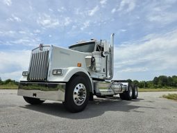 New 2025 Kenworth W900L Day Cab in Springdale Arkansas