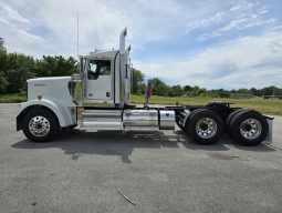 New 2025 Kenworth W900L Day Cab in Springdale Arkansas