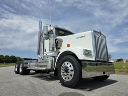 New 2025 Kenworth W900L Day Cab in Springdale Arkansas