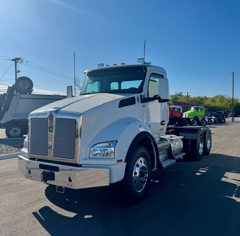 
								New 2025 Kenworth T880 Day Cab in Fort Worth Texas full									