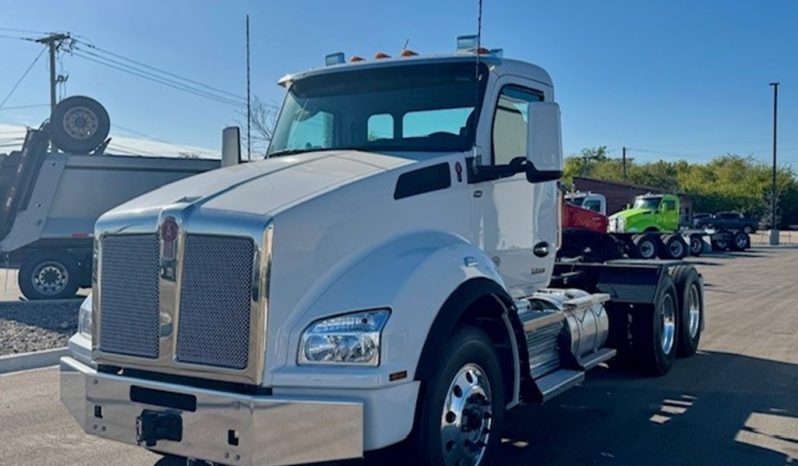 
								New 2025 Kenworth T880 Day Cab in Fort Worth Texas full									