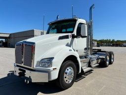 New 2025 Kenworth T880 Day Cab in Rock Island Illinois