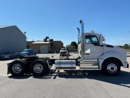 New 2025 Kenworth T880 Day Cab in Rock Island Illinois