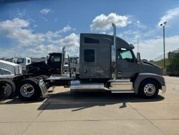 New 2025 Kenworth T680 Sleeper in Des Moines Iowa