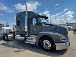 New 2025 Kenworth T680 Sleeper in Des Moines Iowa