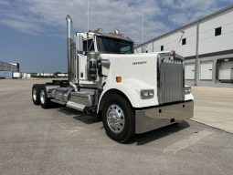 New 2025 Kenworth W900L Day Cab in Kansas City Missouri