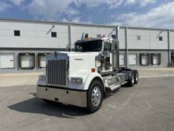 New 2025 Kenworth W900L Day Cab in Kansas City Missouri