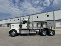 New 2025 Kenworth W900L Day Cab in Kansas City Missouri