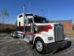 Used 2022 Kenworth W900L Sleeper in Kansas City Missouri