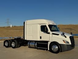 Used 2020 Freightliner Cascadia 126 Sleeper in Alvarado Texas