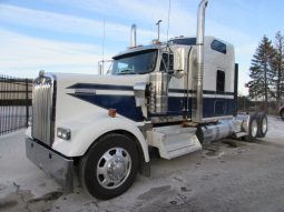 Used 2022 Kenworth W900L Sleeper in Oak Creek Wisconsin