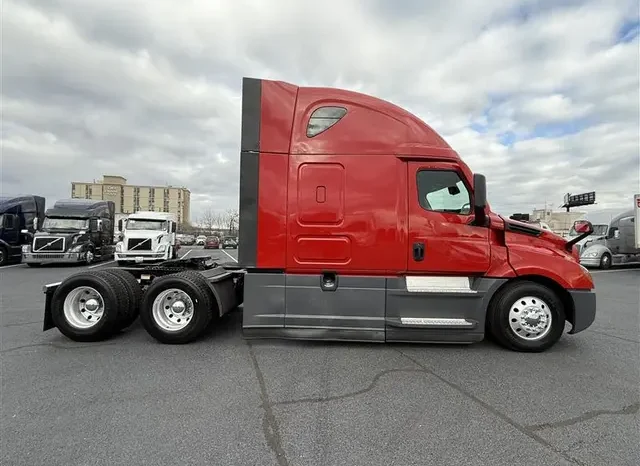 
								Used 2021 Freightliner Cascadia Sleeper in Elizabeth New Jersey full									