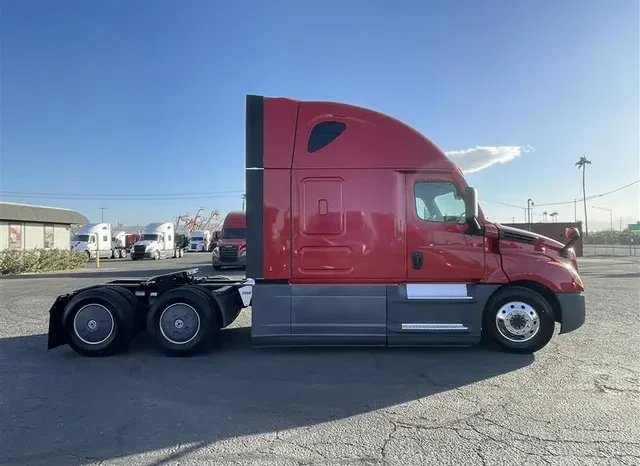 
								Used 2021 Freightliner Cascadia Sleeper in Phoenix Arizona full									