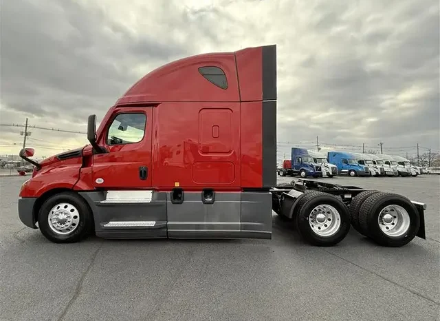 
								Used 2021 Freightliner Cascadia Sleeper in Elizabeth New Jersey full									